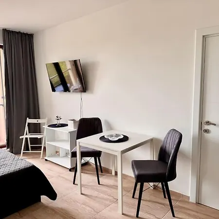 Aura In Shartrez Apartment