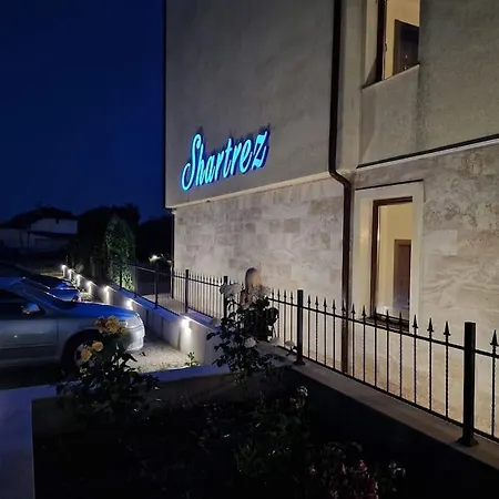 Apartment Aura In Shartrez *