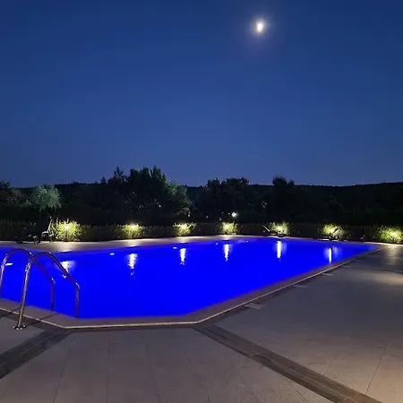 Apartment Aura In Shartrez Shkorpilovtsi